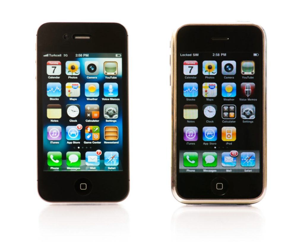 Image of original iPhone and iPhone 3GS