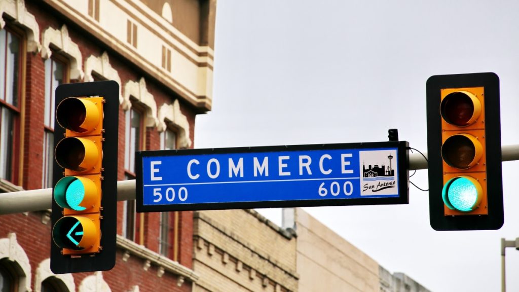 A street sign in the U.S.A. which says "eCommerce".